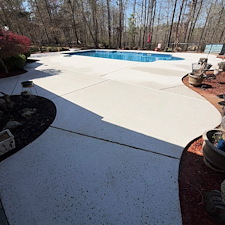 Top-Quality-Pool-Deck-Cleaning 1