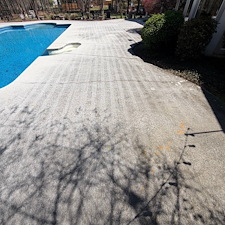 Top-Quality-Pool-Deck-Cleaning 6