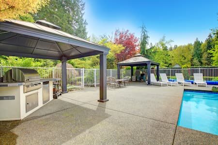 Pool Deck Cleaning